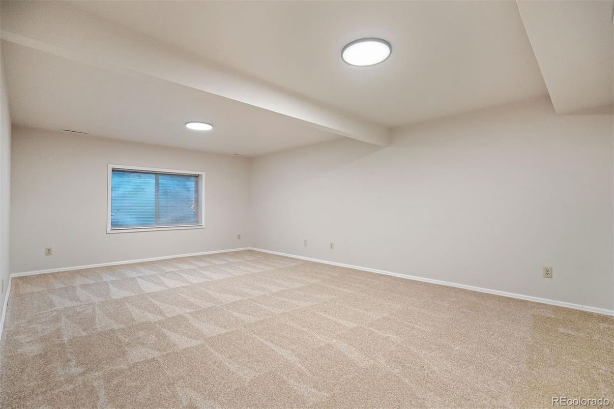 Empty room, Interior, Recessed Lighting