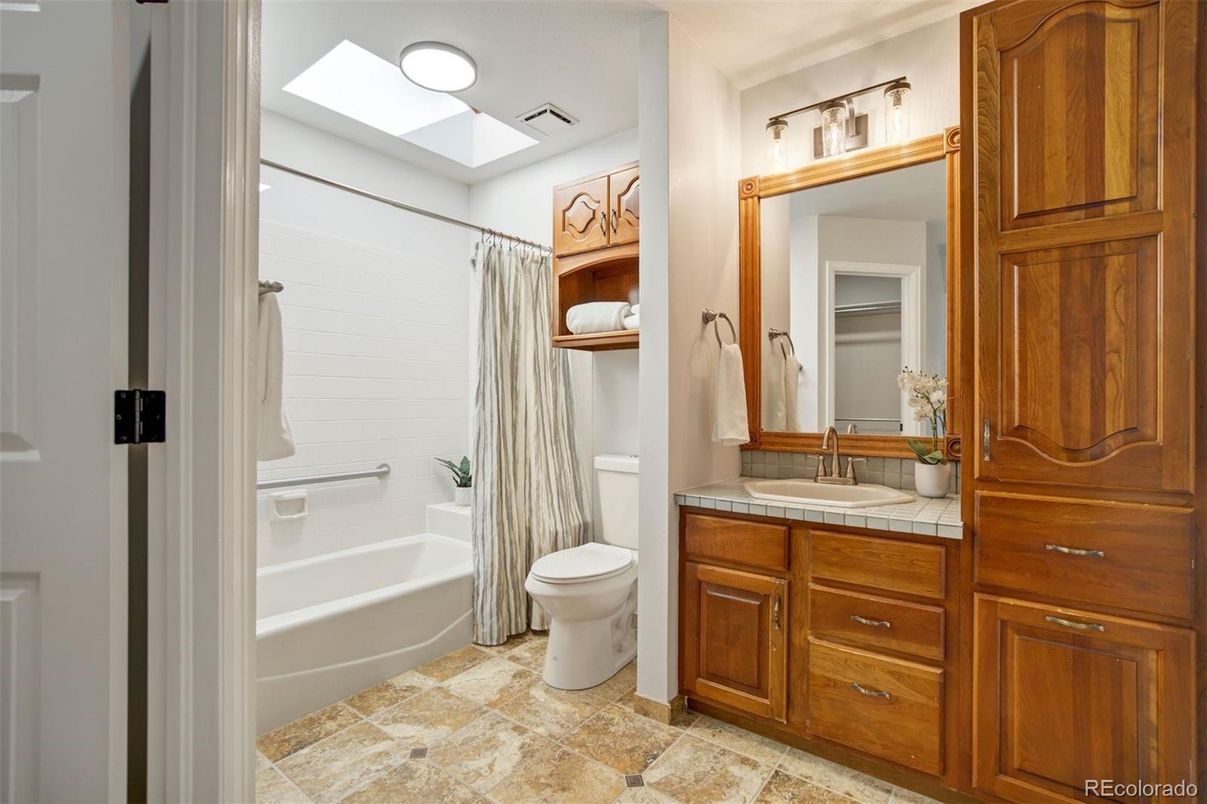Bathroom, Interior, Tile Countertops