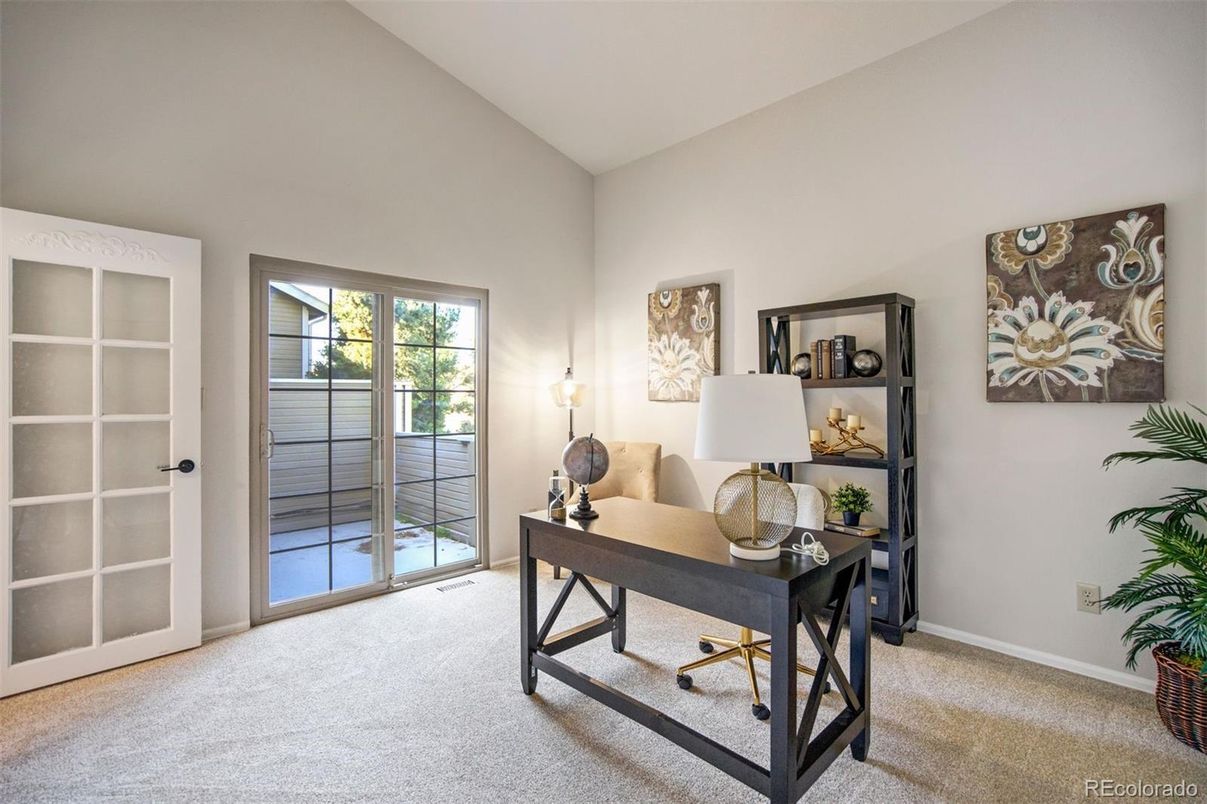 Home Office, Interior