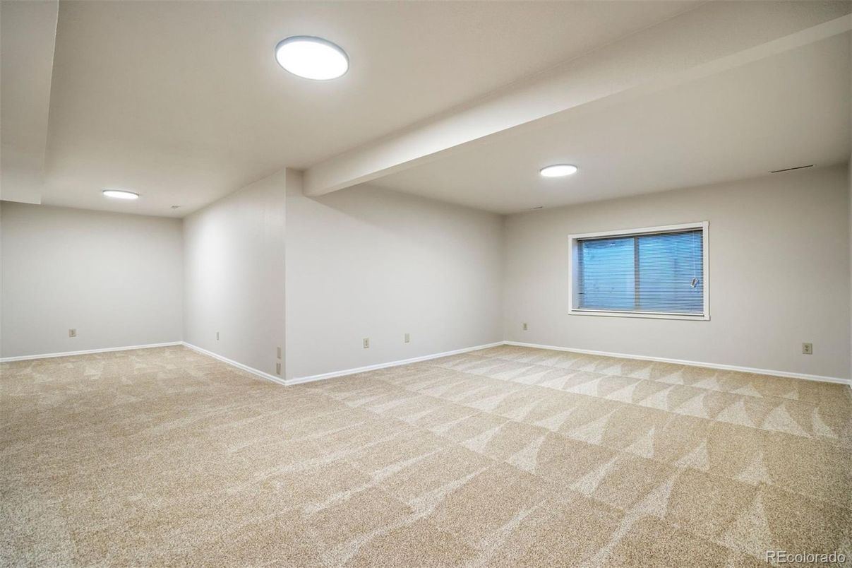 Empty room, Interior, Recessed Lighting