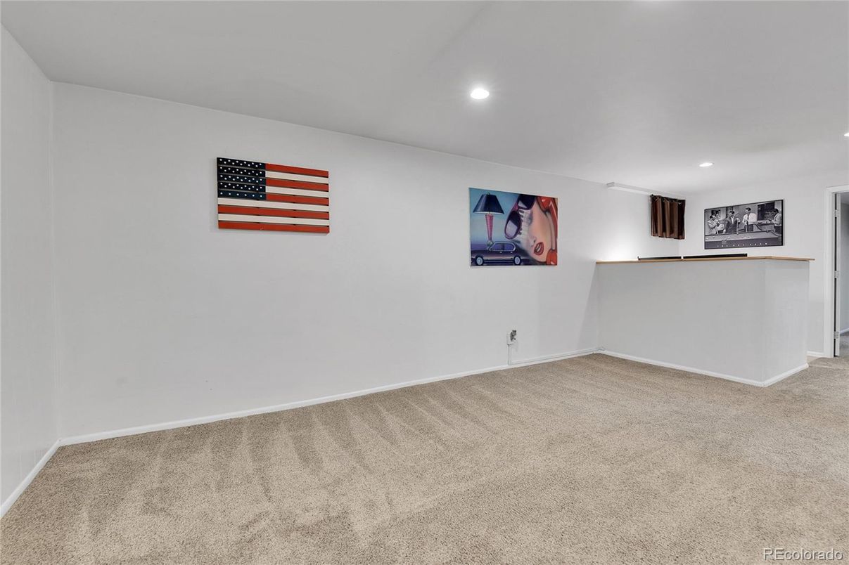 Empty room, Interior, Recessed Lighting