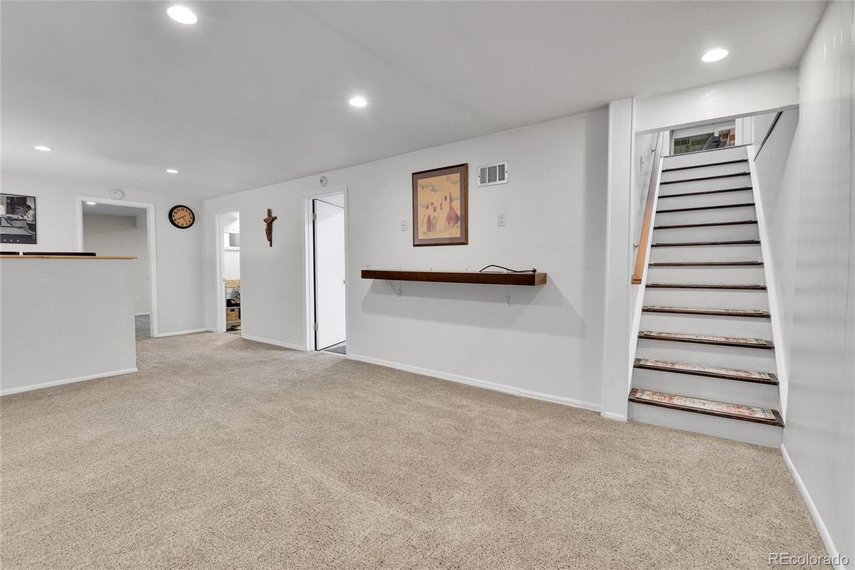 Empty room, Interior, Recessed Lighting