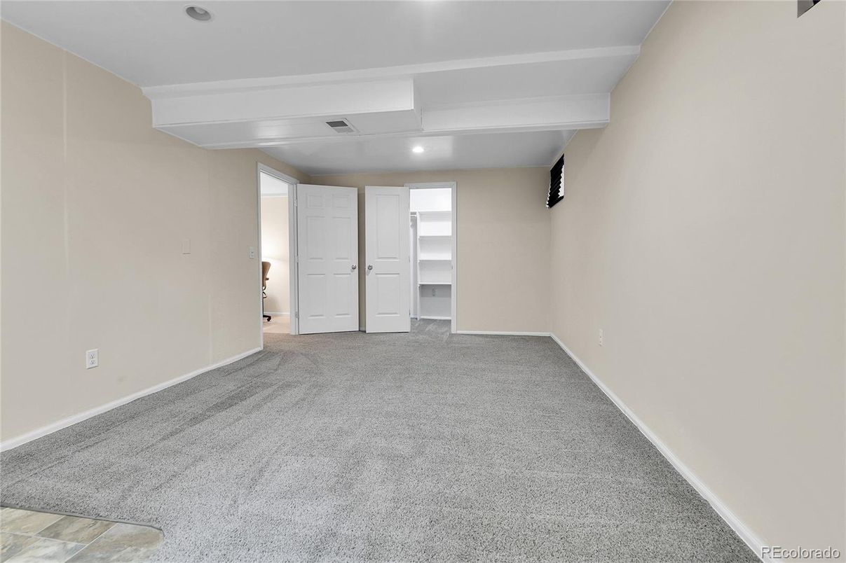Empty room, Interior, Recessed Lighting