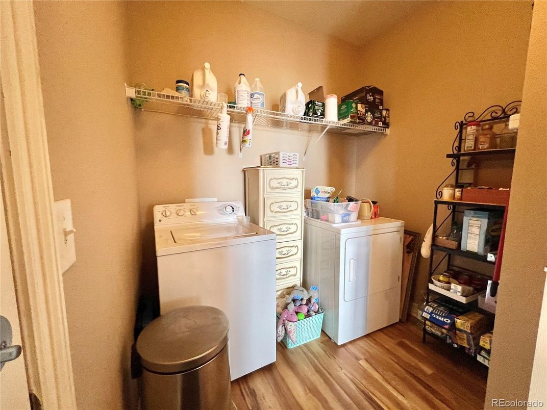 Interior, Washer, Wood Texture Flooring