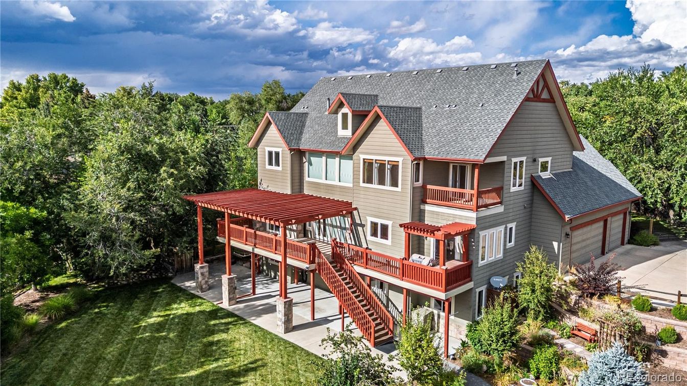 Backyard, Detached Garage, Exterior