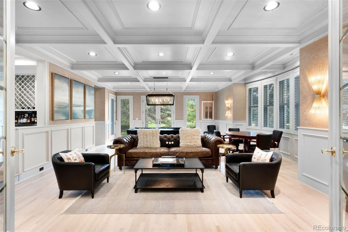 Dining room, Interior, Living room, Pendant Lights, Recessed Lighting, Wood Texture Flooring