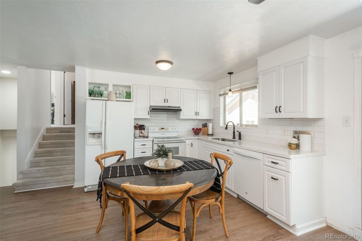 Dining room, Interior, Kitchen, Pendant Lights, Stainless Steel Appliances, Wood Texture Flooring