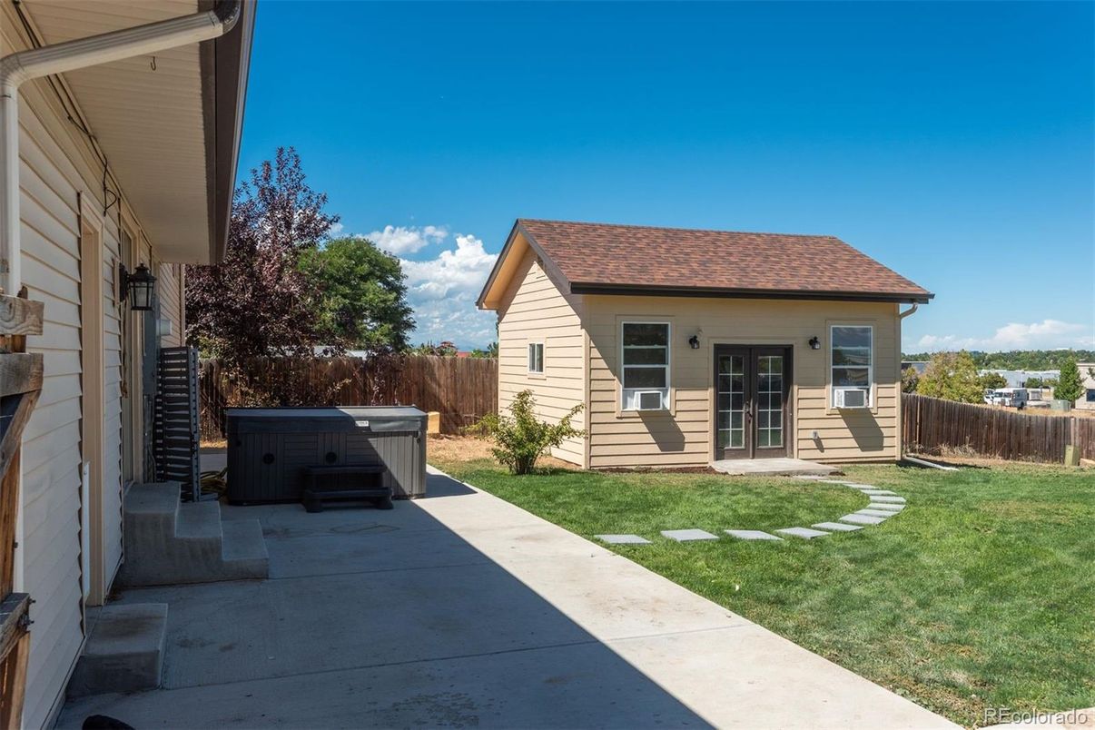 Backyard, Exterior, Hot Tub