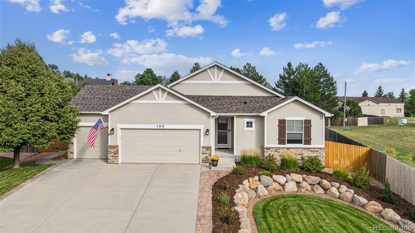 Attached, Exterior, Facade, Ranch