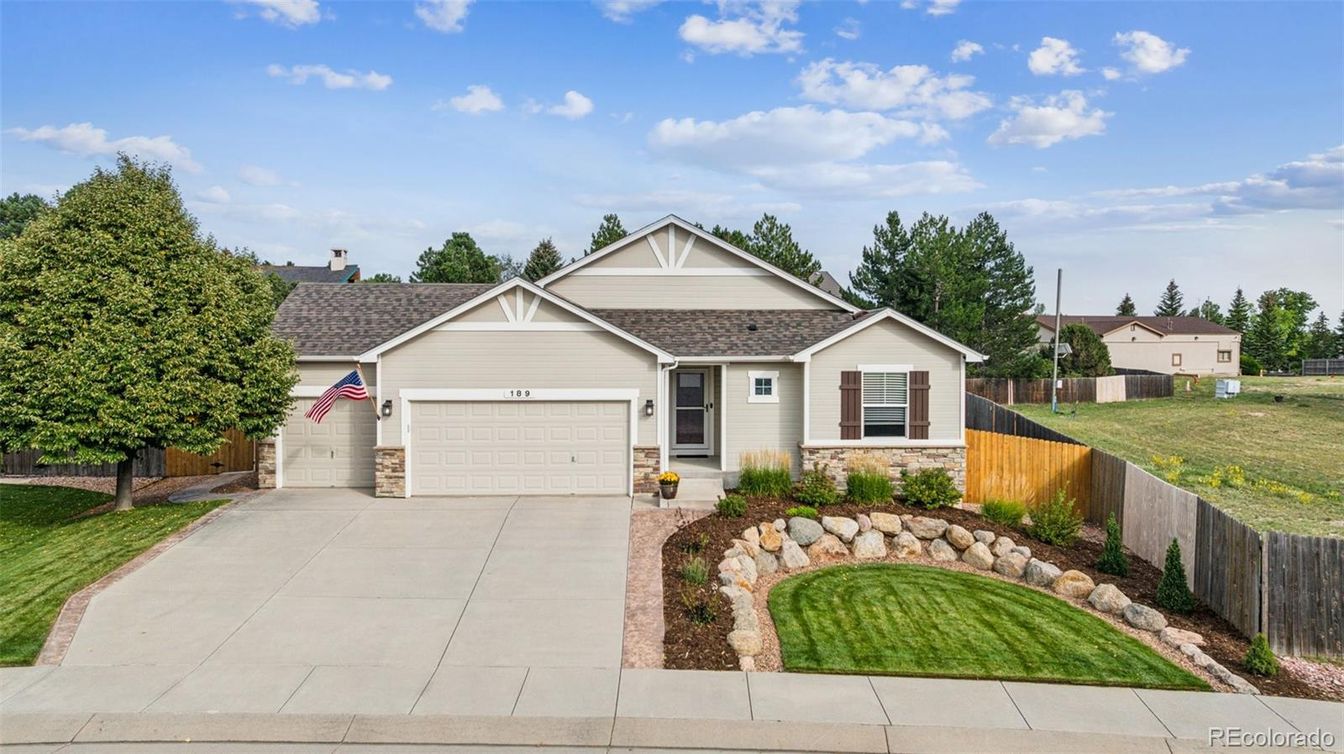 Attached, Exterior, Facade, Ranch