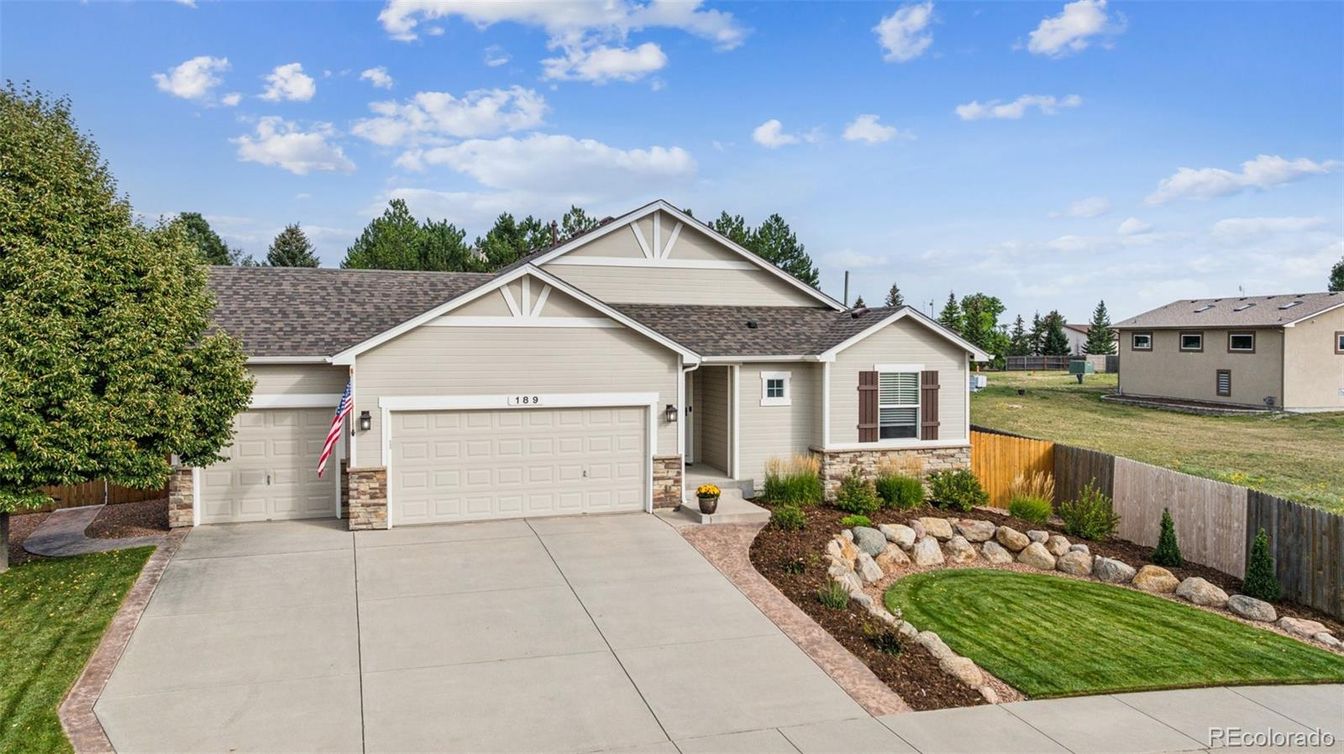 Attached, Exterior, Facade, Ranch