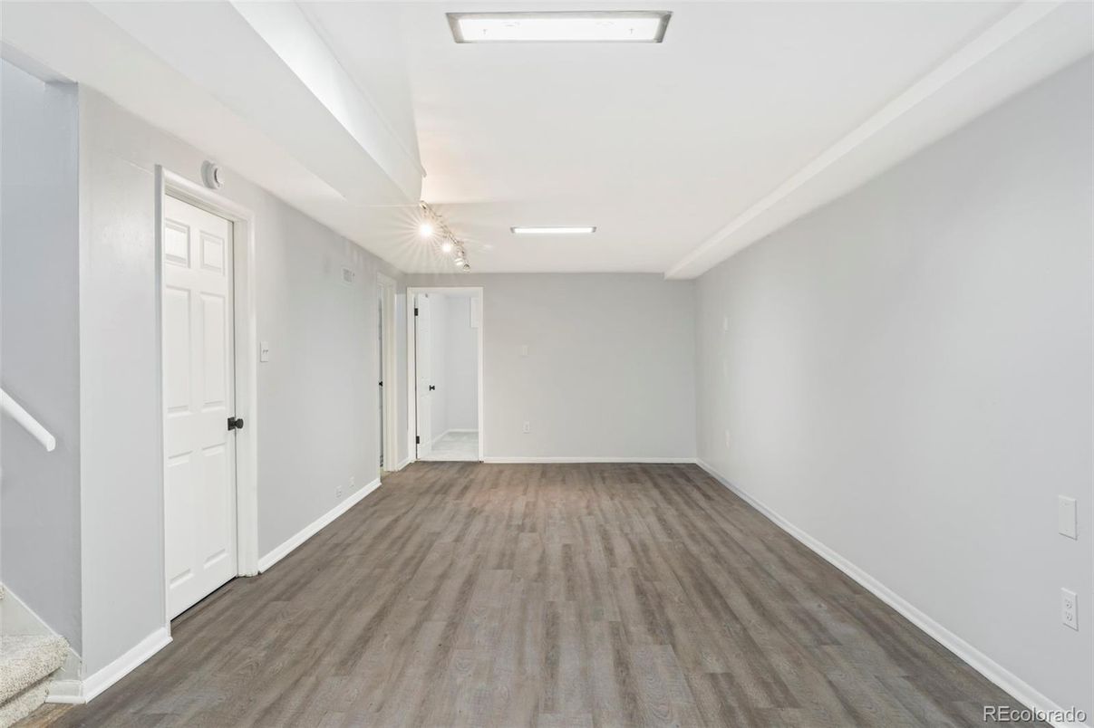 Empty room, Interior, Recessed Lighting, Wood Texture Flooring