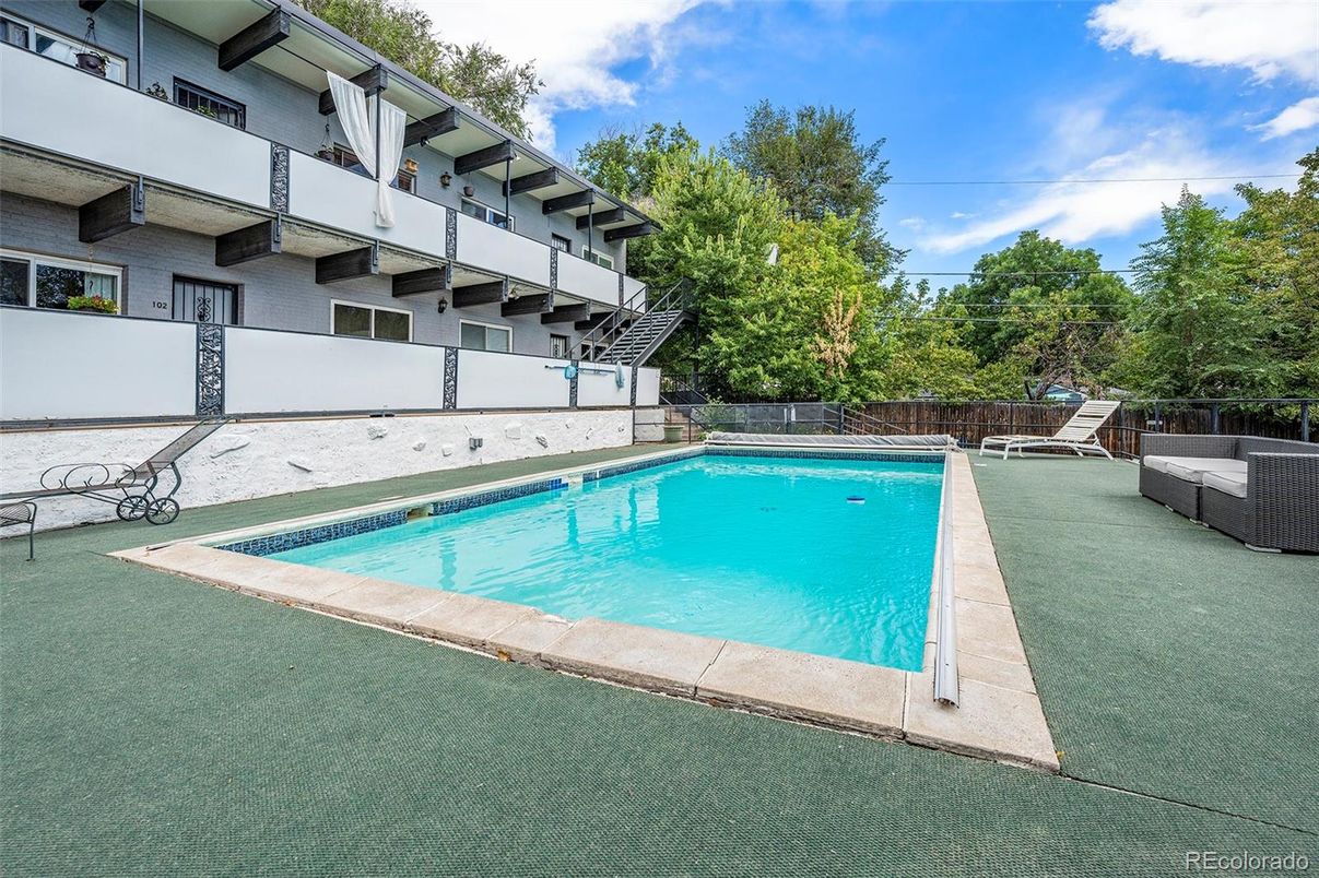 Exterior, Pool
