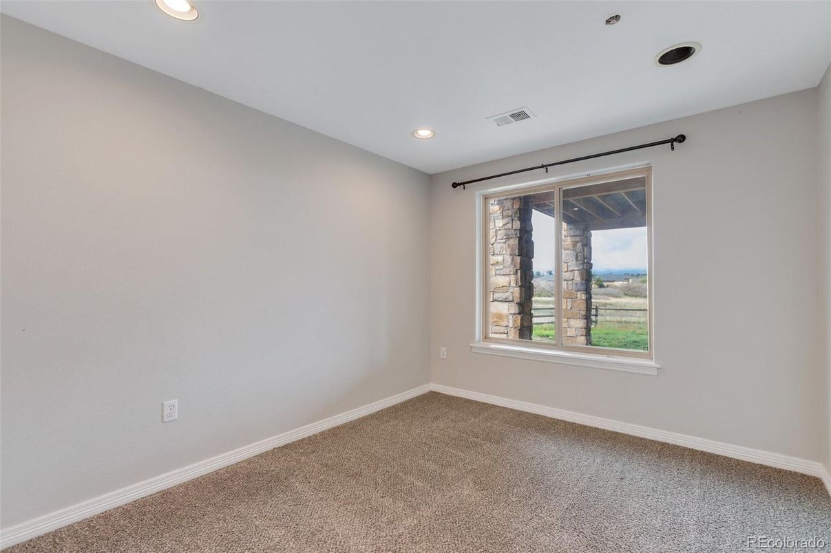 Empty room, Interior, Recessed Lighting