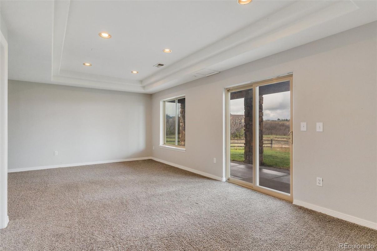 Empty room, Interior, Recessed Lighting
