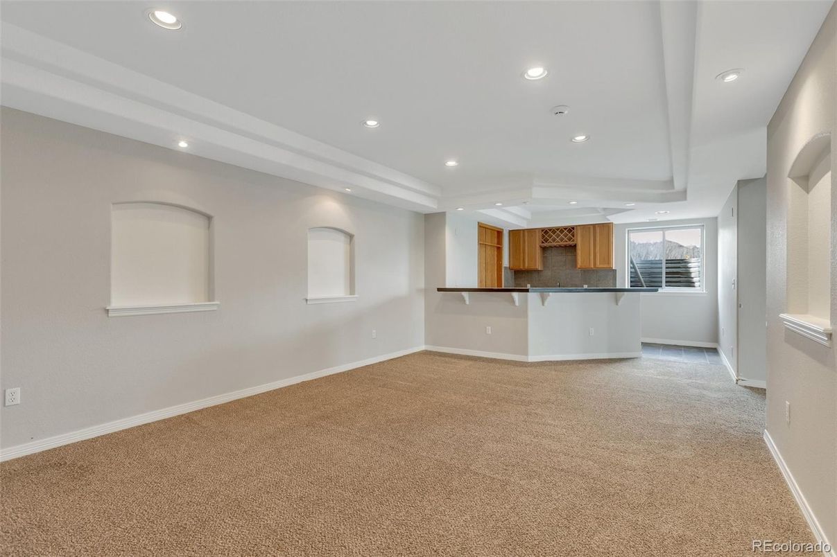 Empty room, Interior, Recessed Lighting