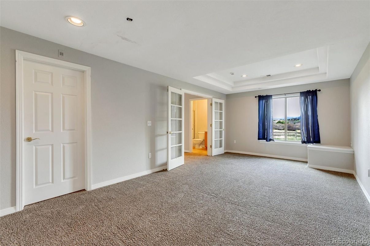 Empty room, Interior, Recessed Lighting