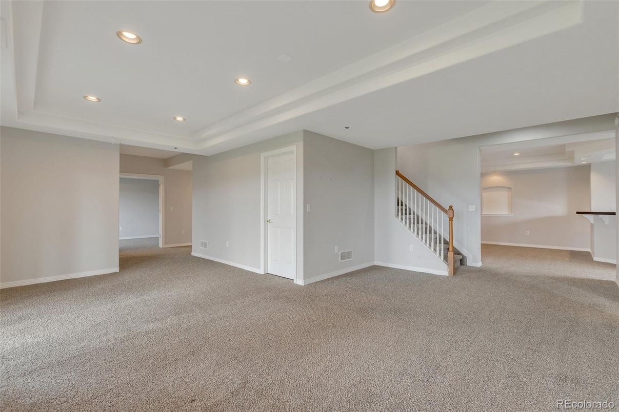 Empty room, Interior, Recessed Lighting