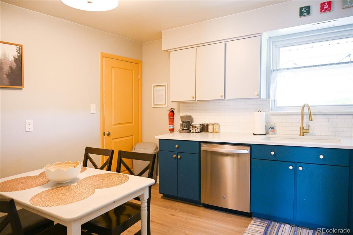 Dining room, Interior, Kitchen, Stainless Steel Appliances, Wood Texture Flooring