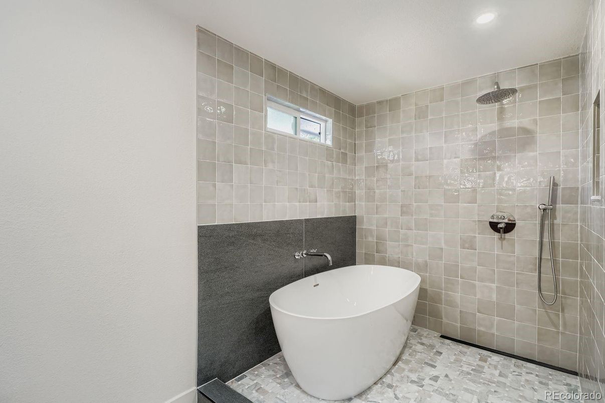 Bathroom, Free Standing Baths, Glass Shower, Interior, Recessed Lighting