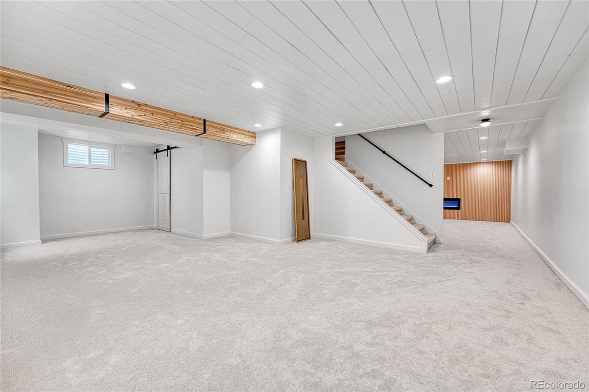 Empty room, Interior, Recessed Lighting