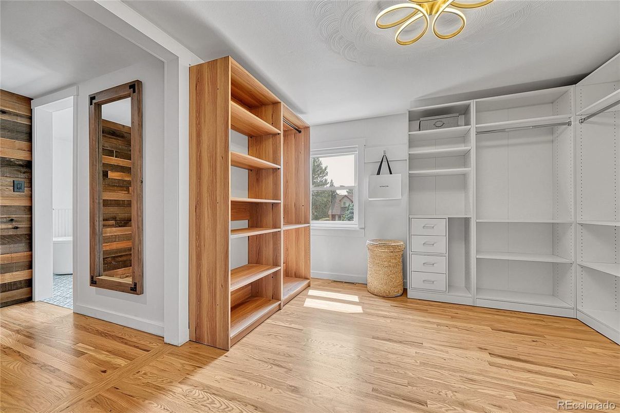 Interior, Walk-in Closets, Wood Texture Flooring