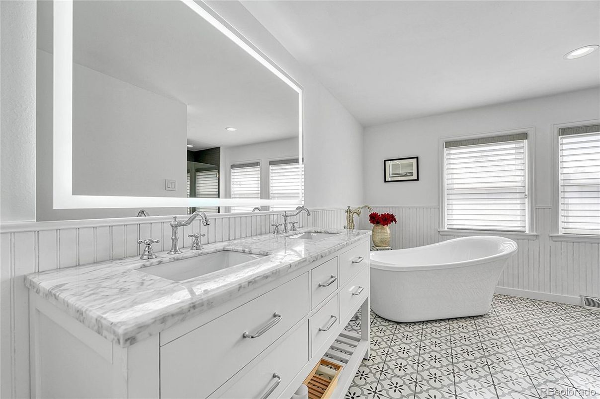 Bathroom, Dual Sink Vanities, Free Standing Baths, Interior, Recessed Lighting