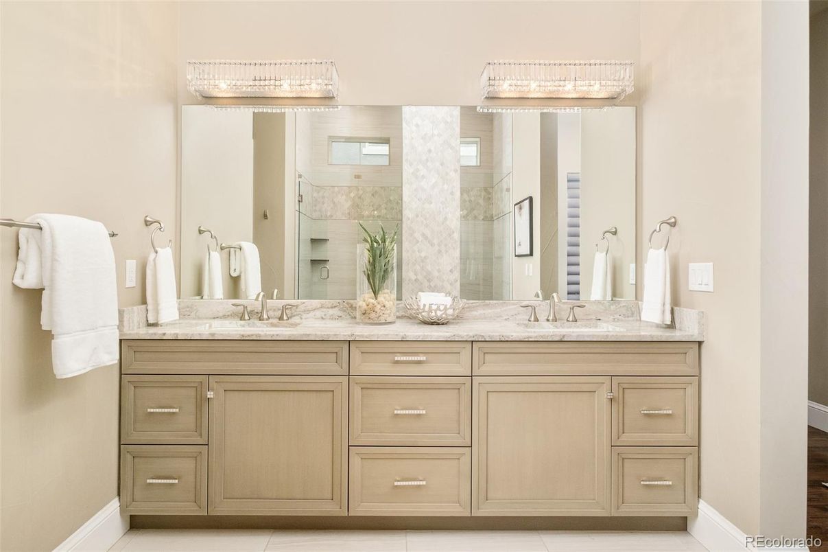 Bathroom, Dual Sink Vanities, Interior