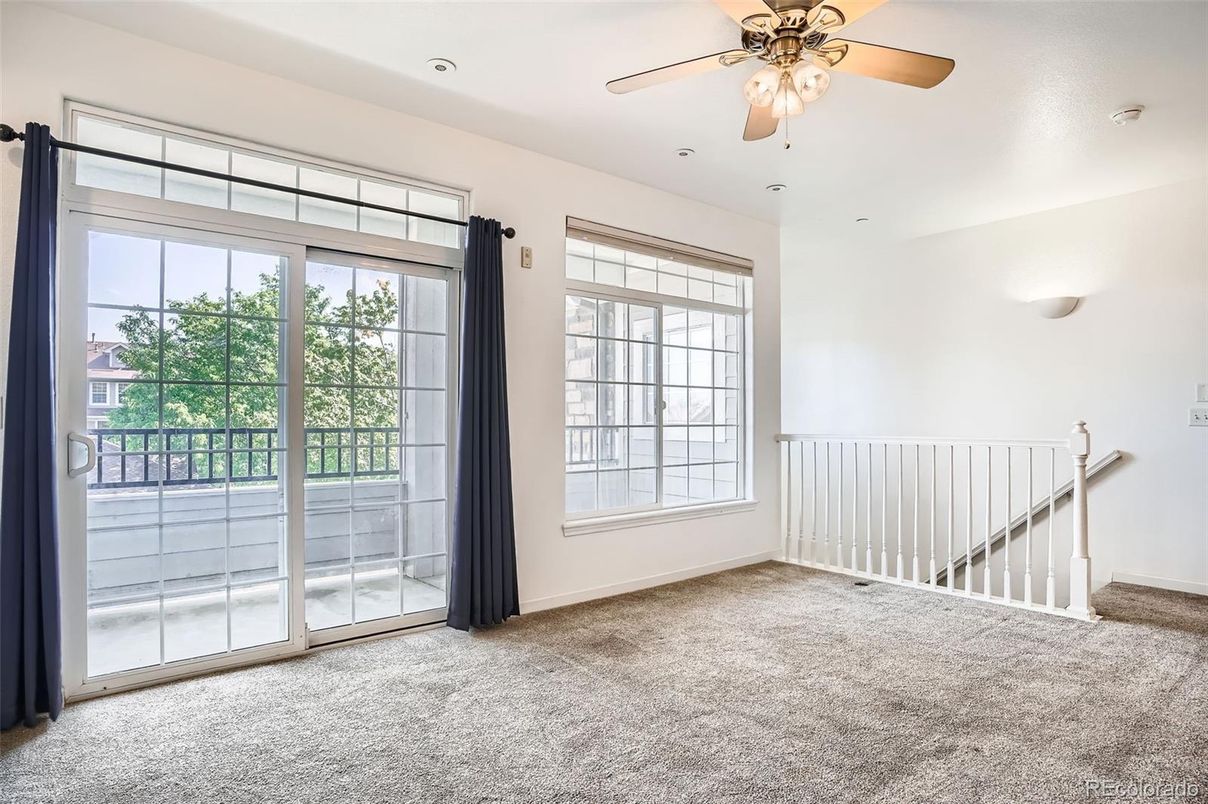 Empty room, Interior, Recessed Lighting