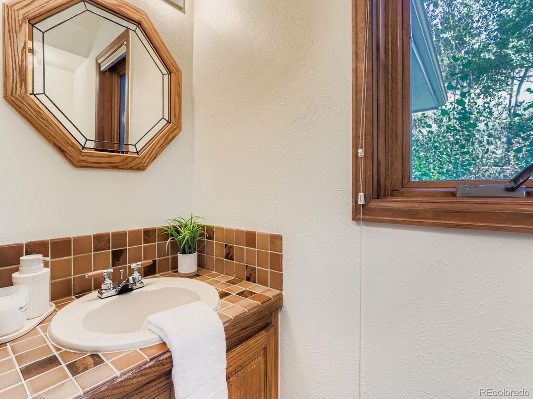 Bathroom, Interior, Tile Countertops