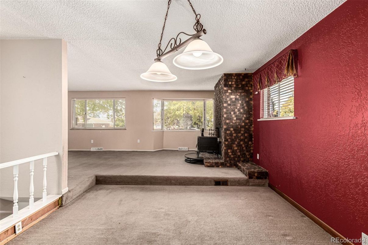 Empty room, Interior, Pendant Lights