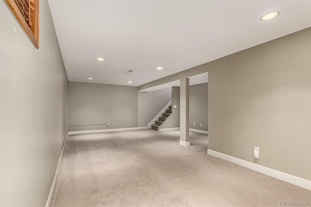 Empty room, Interior, Recessed Lighting