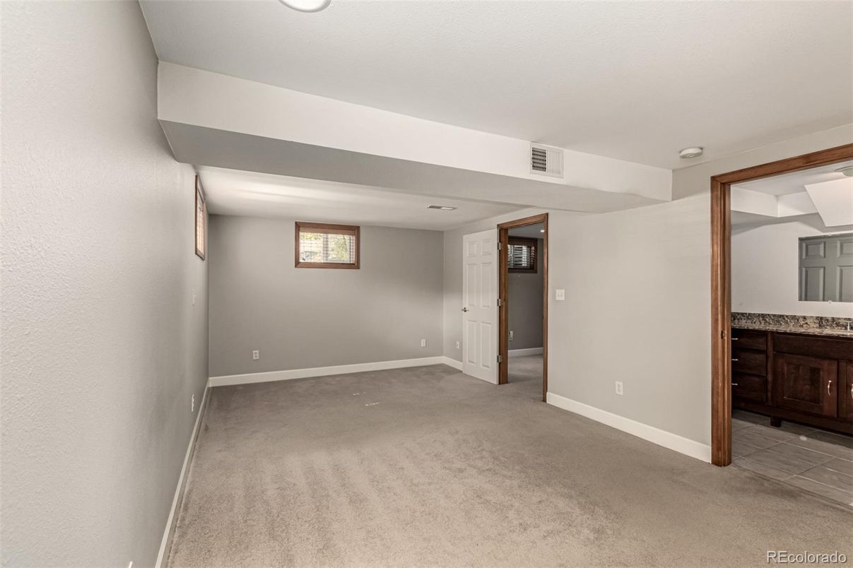 Empty room, Interior, Recessed Lighting