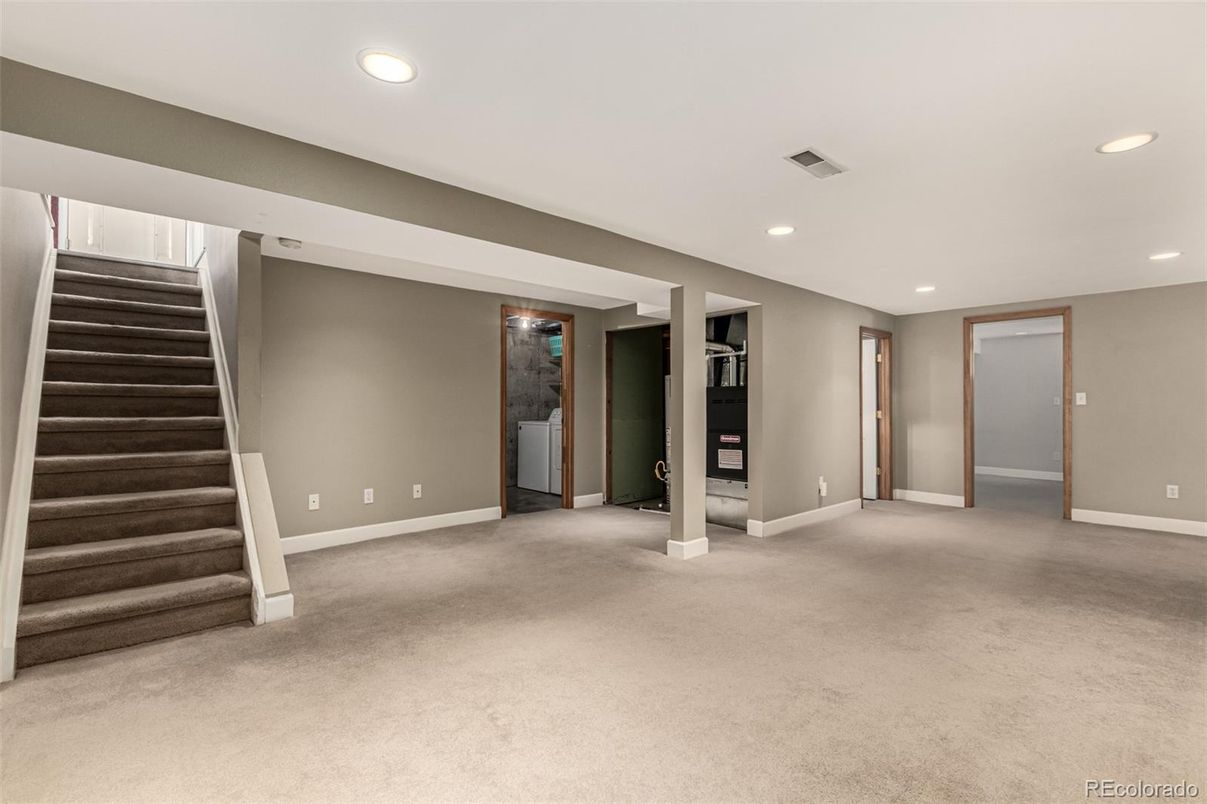 Empty room, Interior, Recessed Lighting