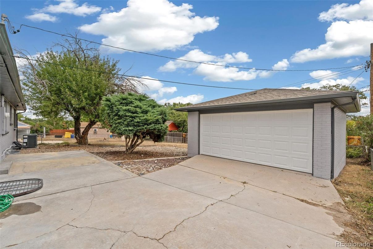 Detached Garage, Exterior