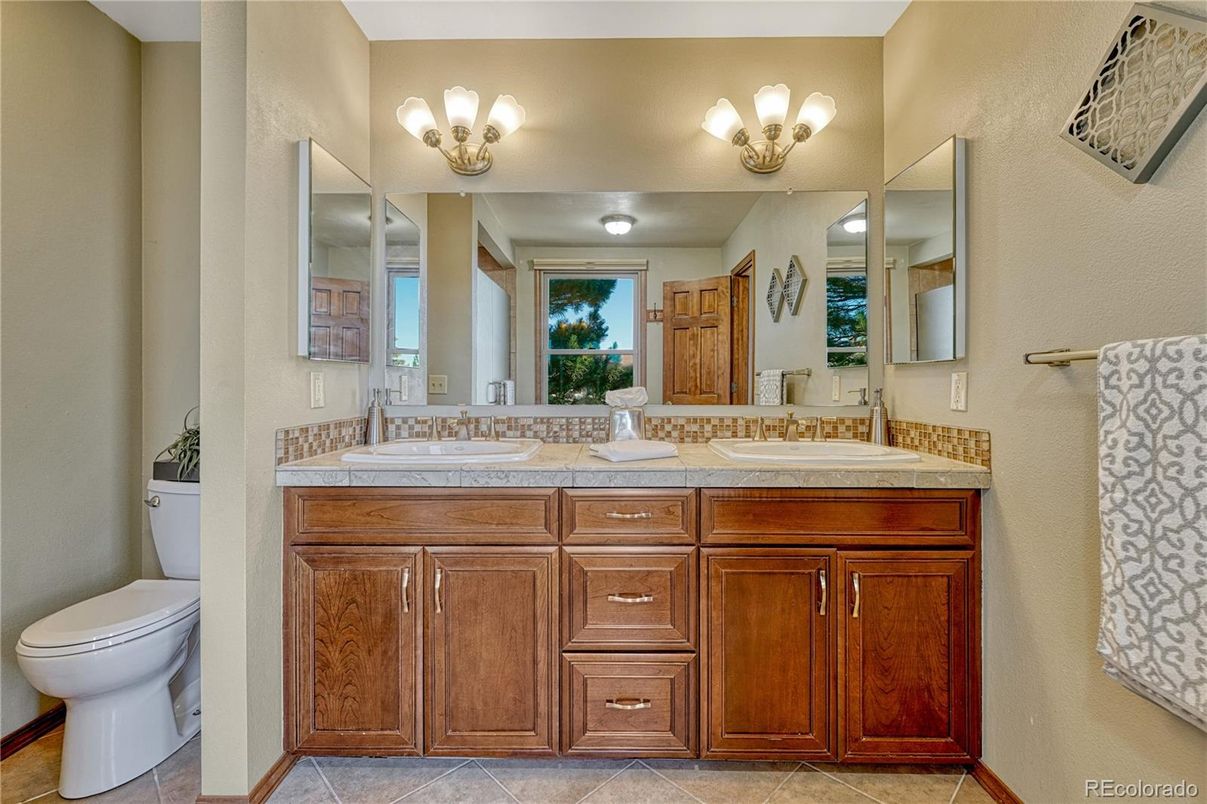 Bathroom, Dual Sink Vanities, Interior