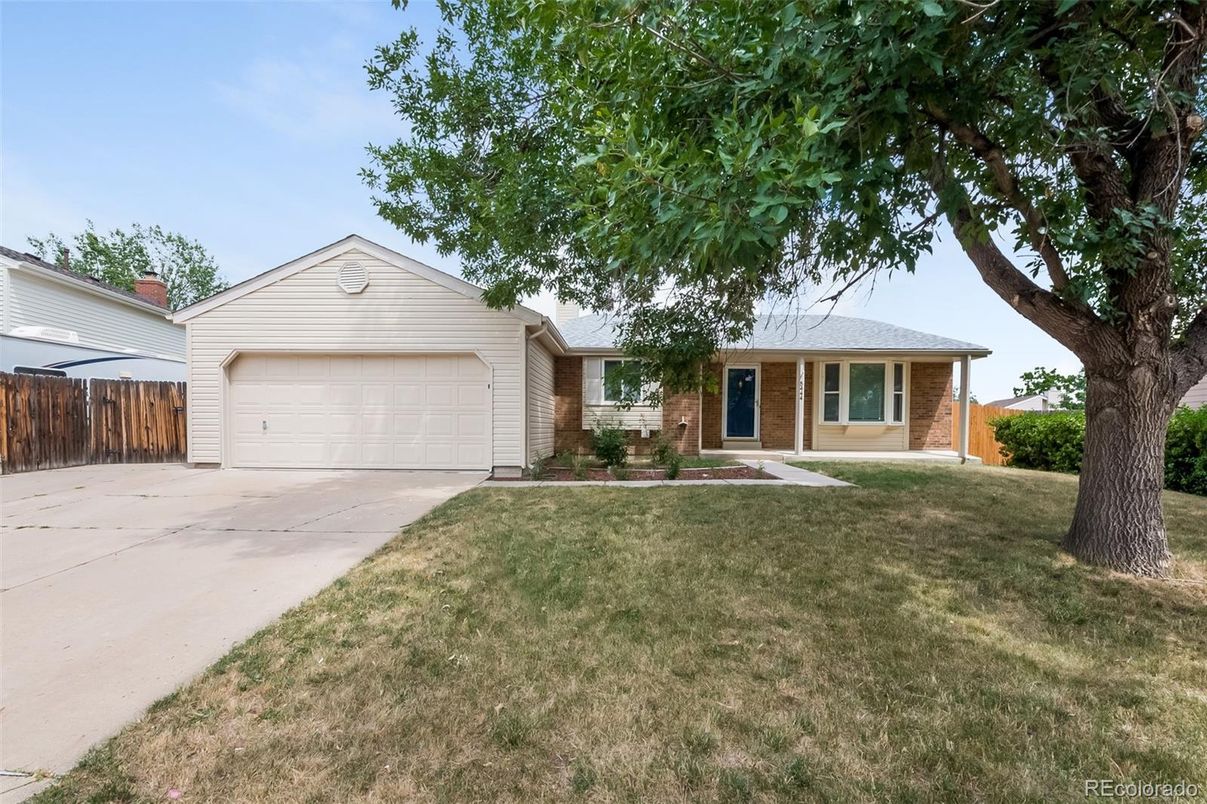 Attached, Exterior, Facade, Brick Facade, Ranch