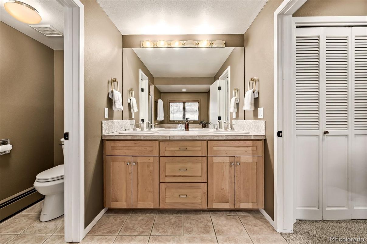Bathroom, Dual Sink Vanities, Interior