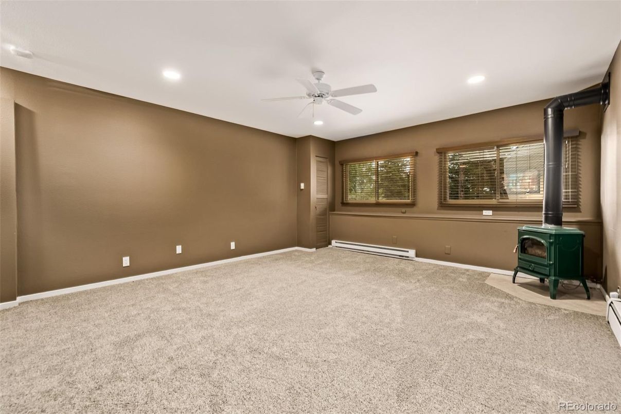 Empty room, Interior, Recessed Lighting