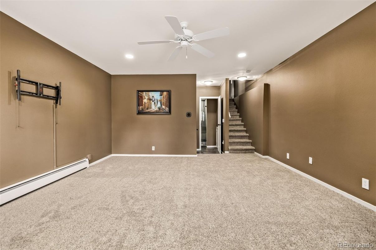 Empty room, Interior, Recessed Lighting