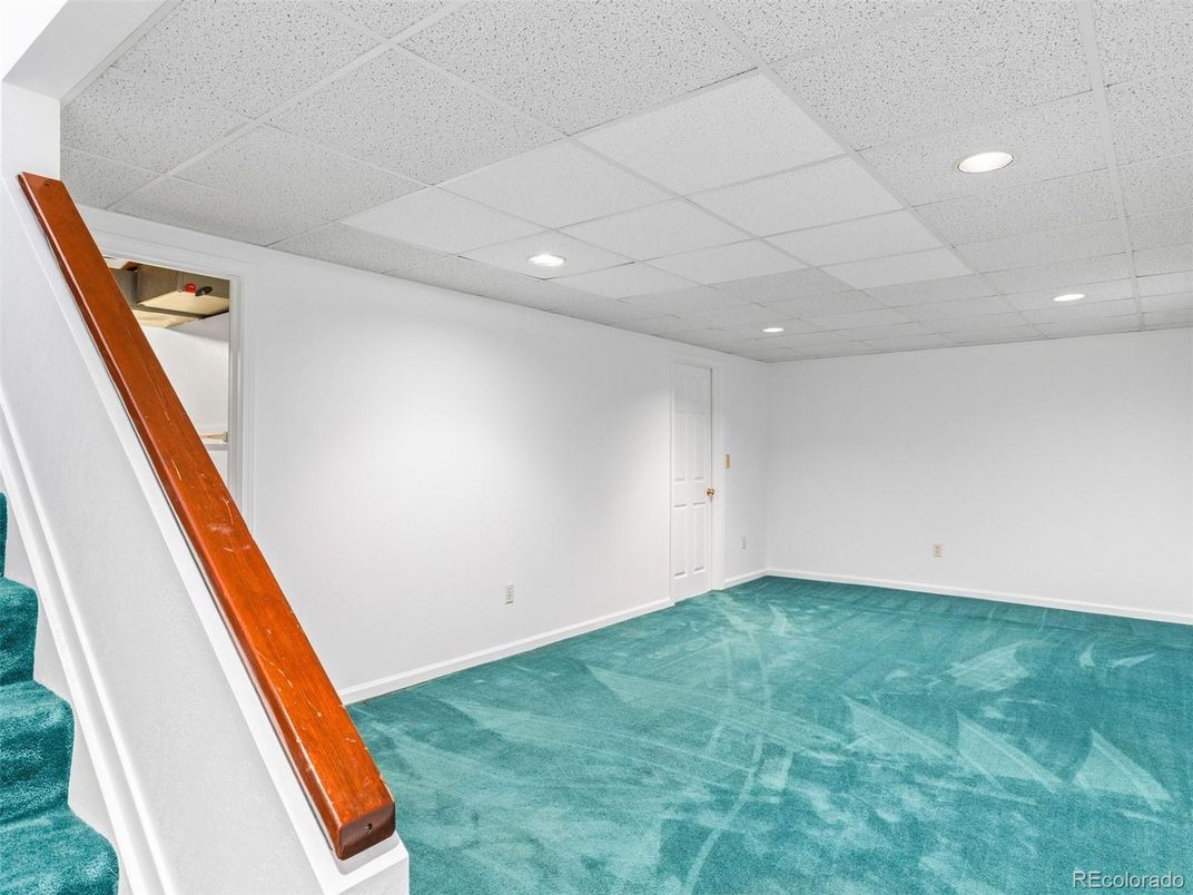 Empty room, Interior, Recessed Lighting