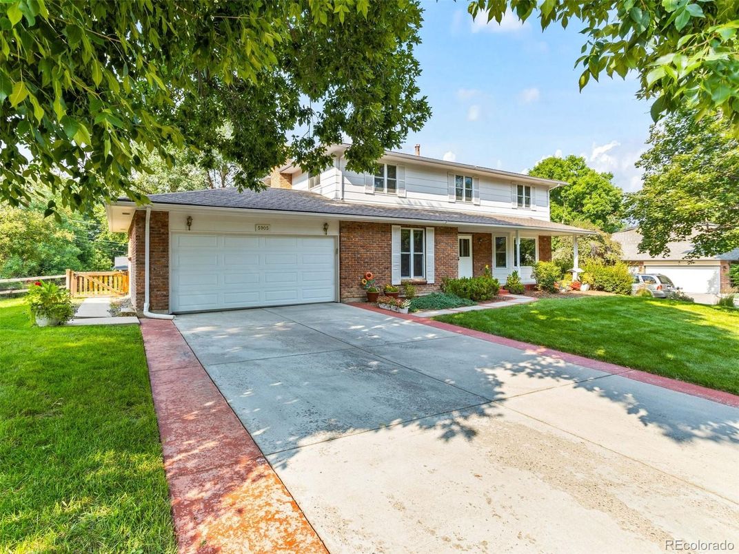 Attached, Exterior, Facade, Brick Facade, American Foursquare