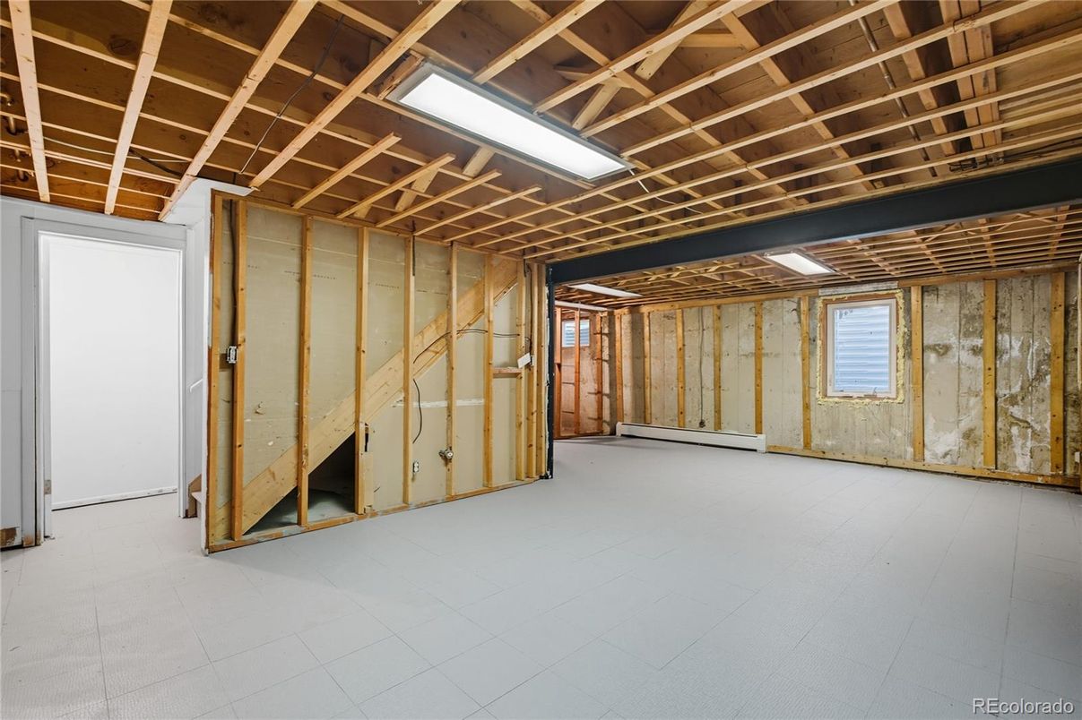 Empty room, Interior, Wooden Beams, Wooden Ceilings, Wooden Walls