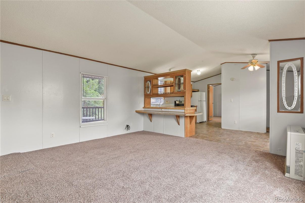 Empty room, Interior