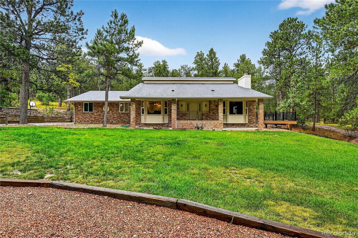 Backyard, Exterior, Facade, Brick Facade, Ranch