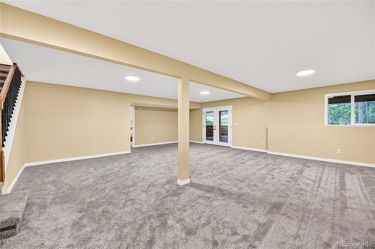 Empty room, Interior, Recessed Lighting
