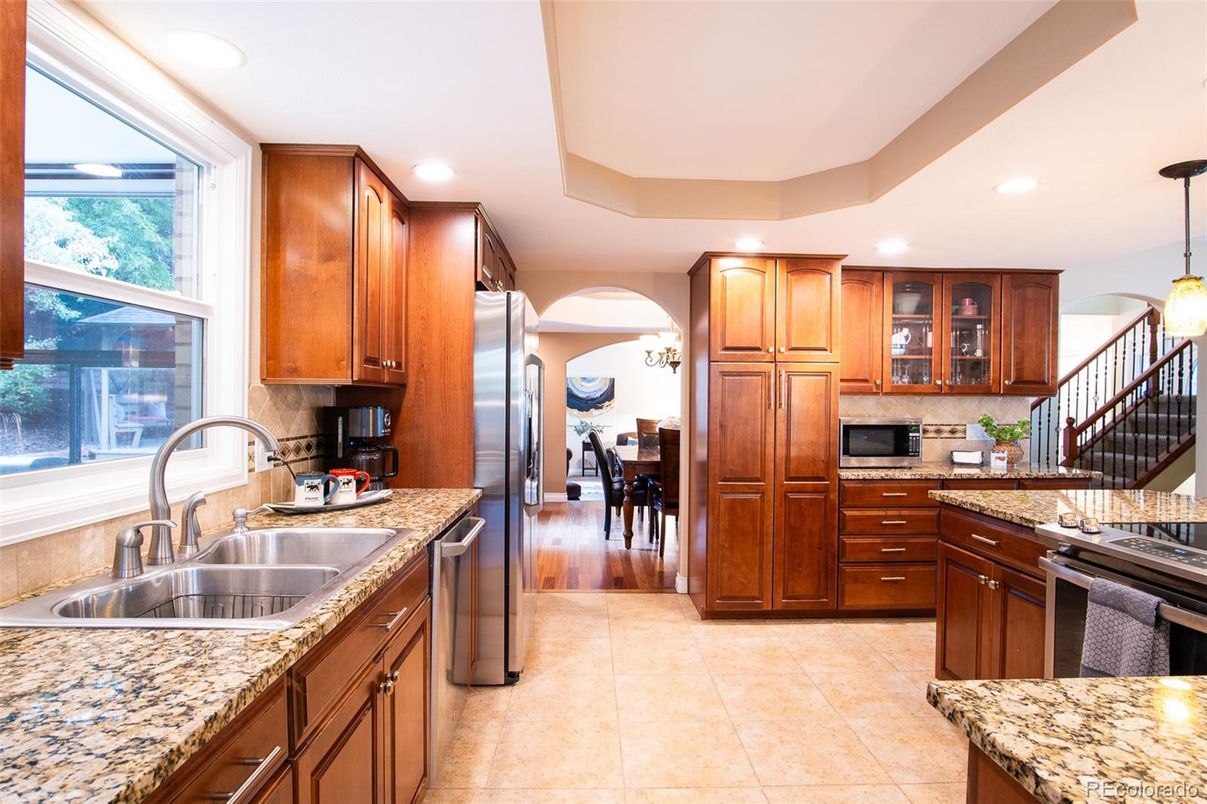 Dining room, Interior, Kitchen, Pendant Lights, Recessed Lighting, Stainless Steel Appliances