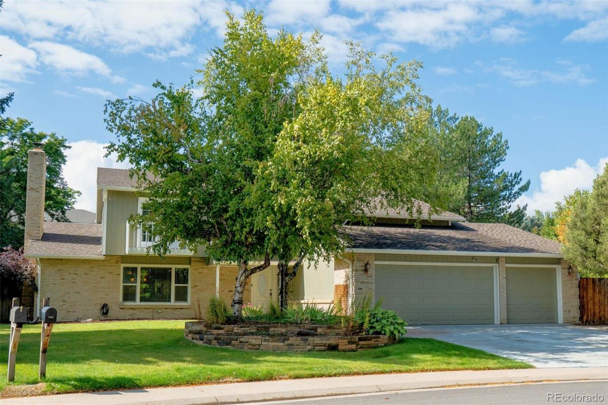 Attached, Exterior, Facade, Brick Facade, Ranch