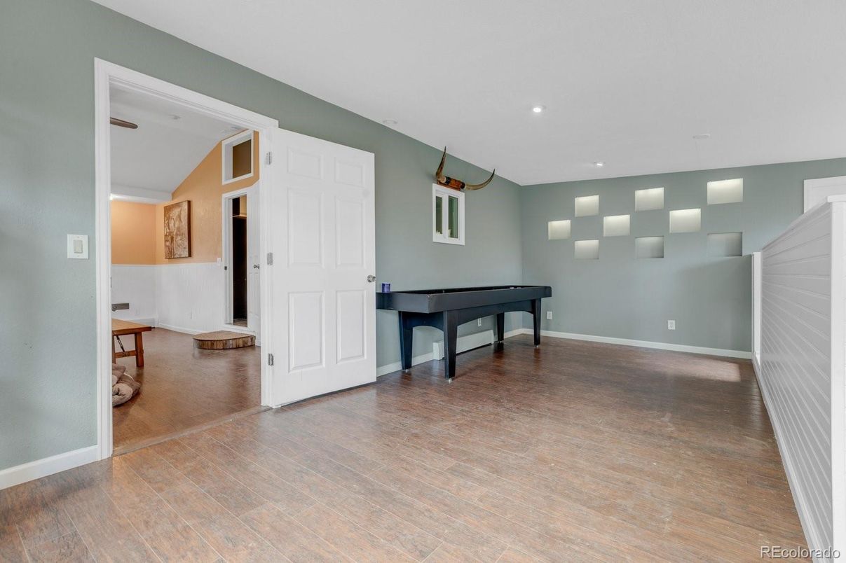 Interior, Recessed Lighting, Wood Texture Flooring