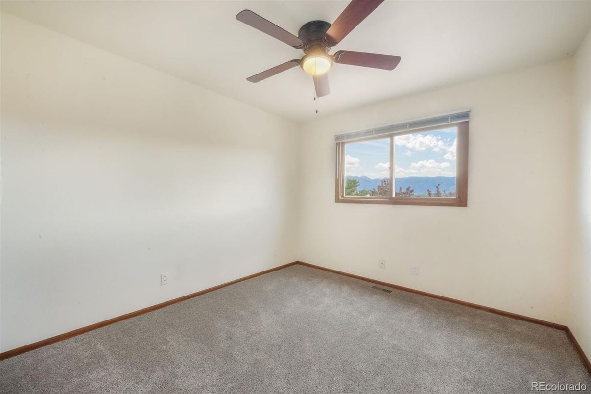 Empty room, Interior, Water